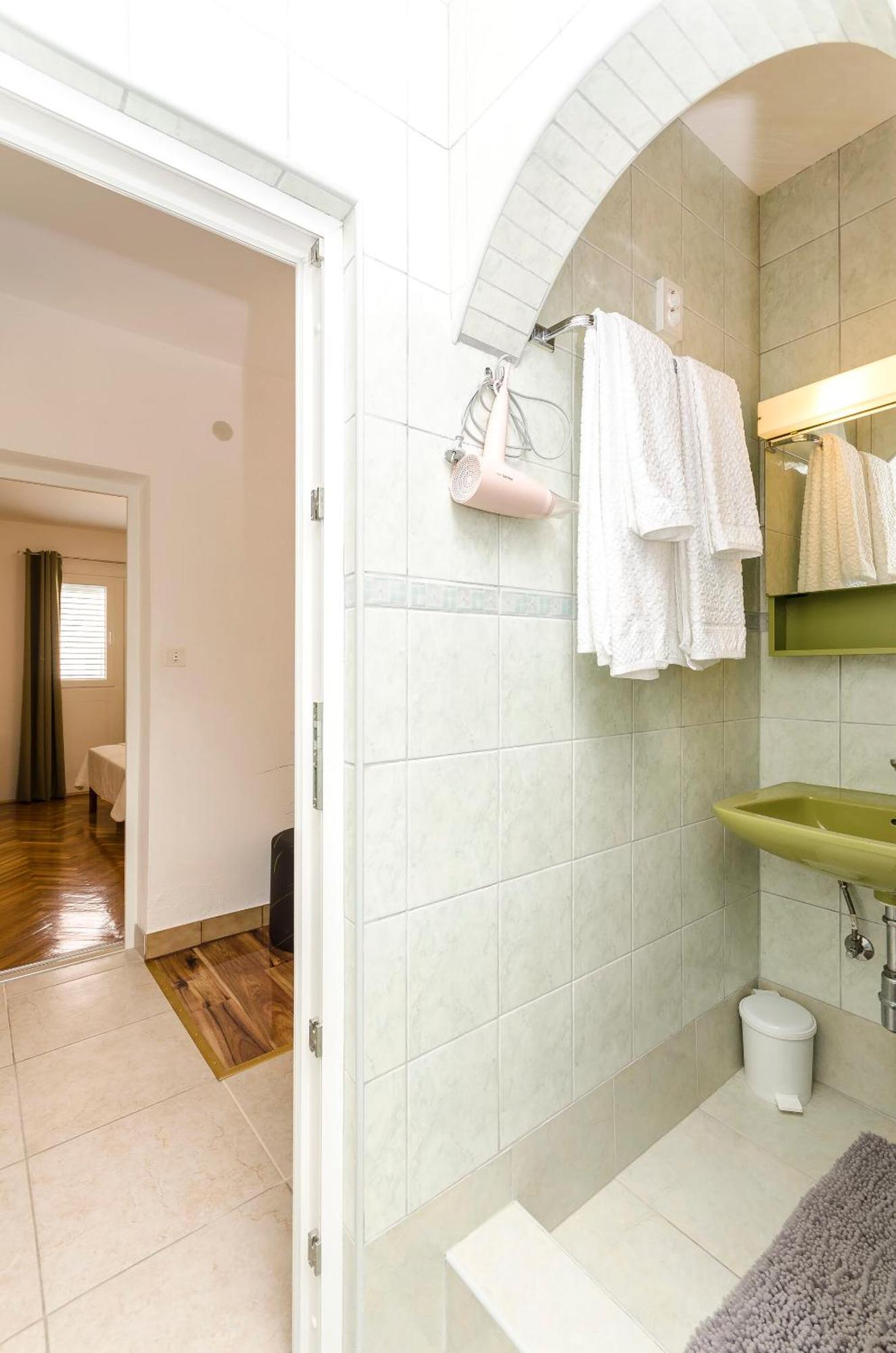 Apartment Emmeline Tisno