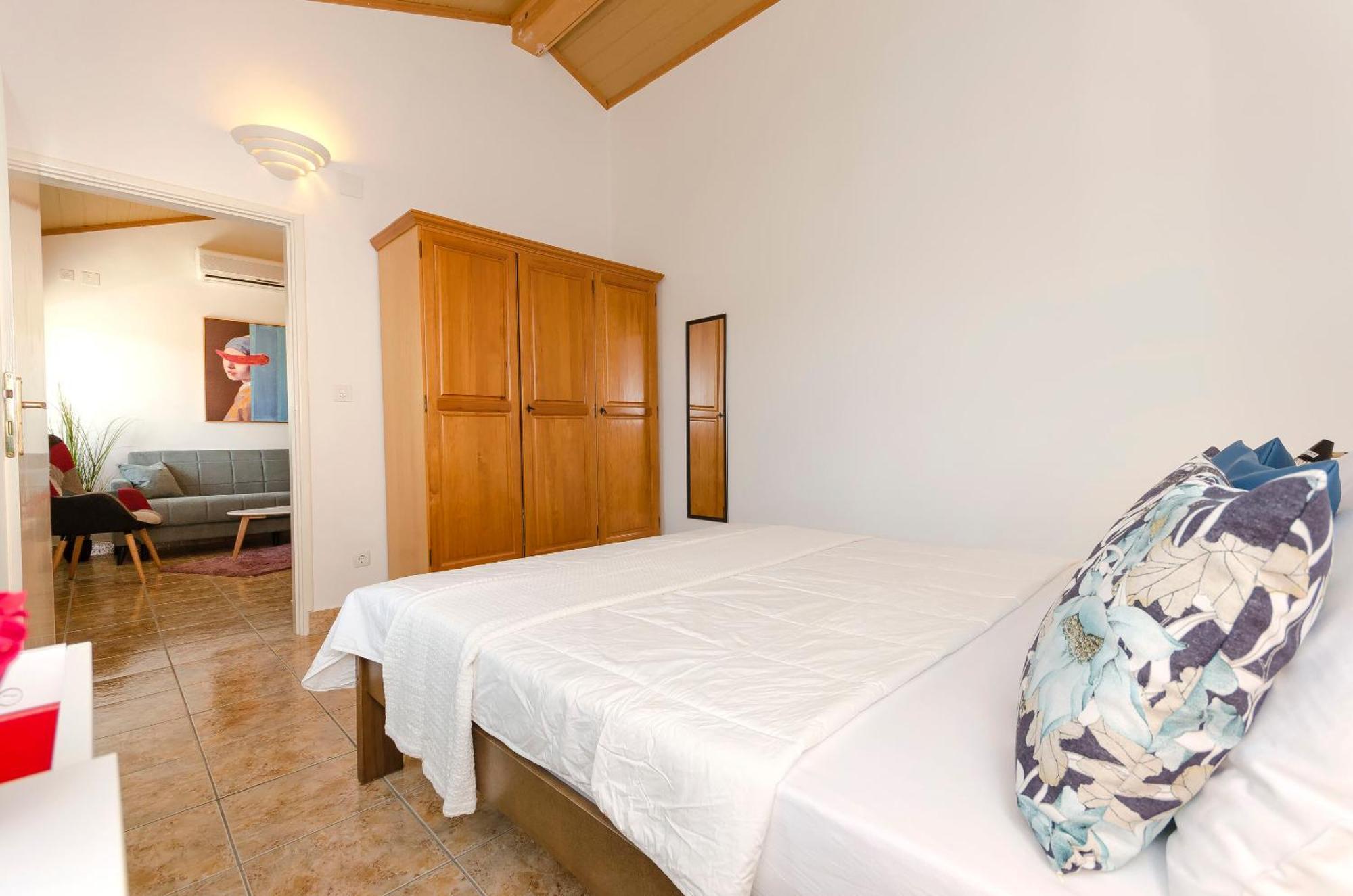 Apartment Emmeline Tisno