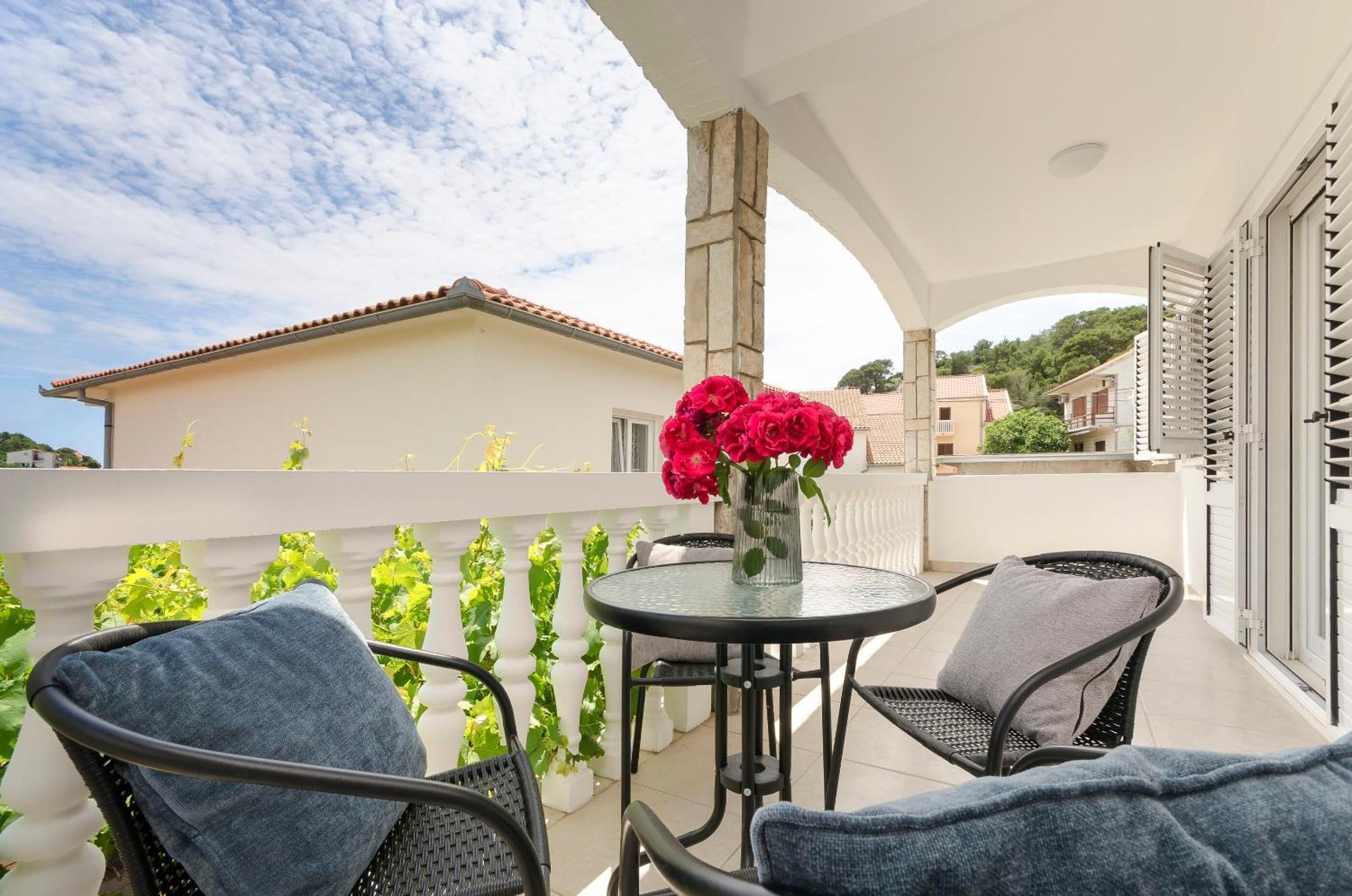 Emmeline Apartment Tisno